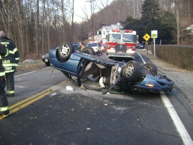 MVA With Extrication On Red Mill Rd On 12/14/08